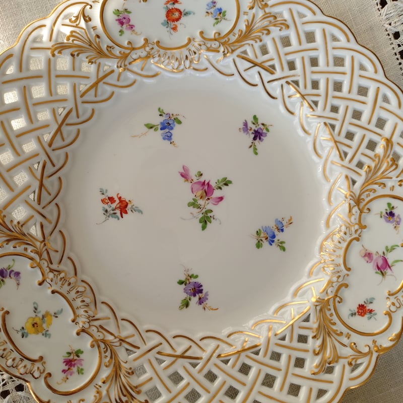 2枚セット1924年以前Meissen色小花のレース金彩プレート直径約21㎝D