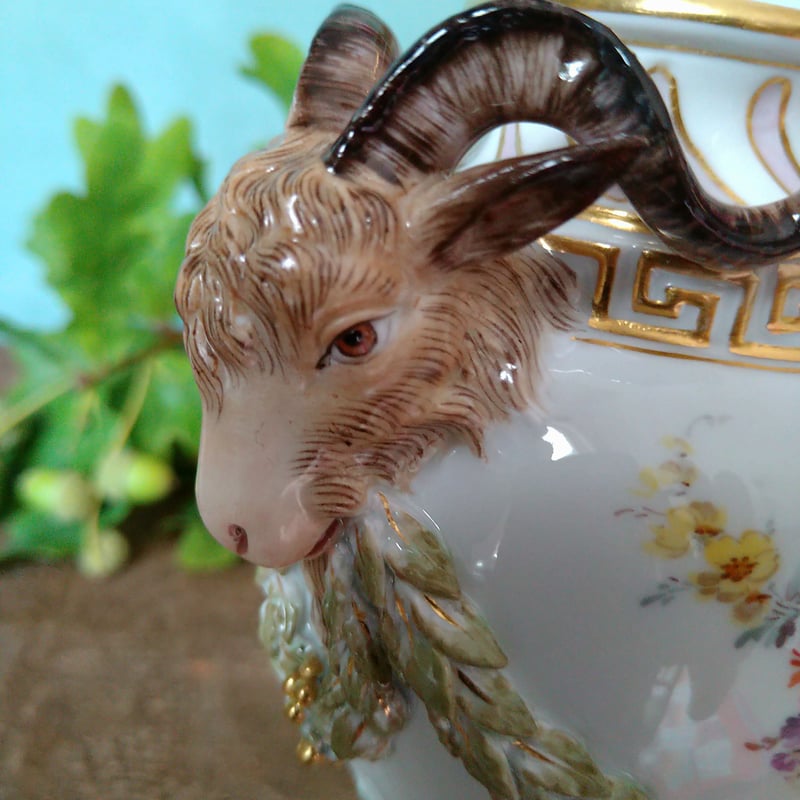Meissen1924年以前🐐山羊と月桂樹のレリーフのポプリベース高さ Meissen1924年以前🐐山羊と月桂樹のレリーフのポプリベース高さ