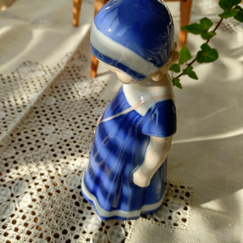 Bing＆GrondahlのElseちゃん・青いドレスの女の子のフィギュリン高さ約