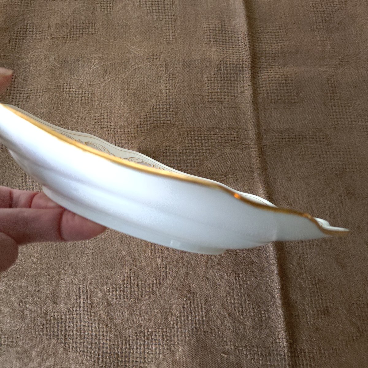 1924年以前Meissen直径約25㎝D/淡い紫ピンクの6つの窓に花と寓意の