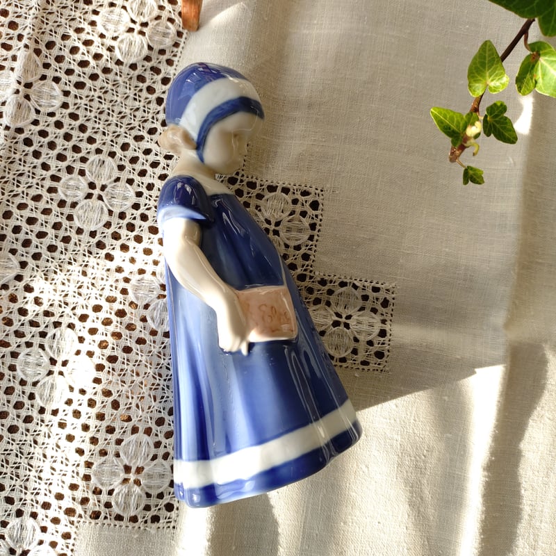 Bing＆GrondahlのElseちゃん・青いドレスの女の子のフィギュリン高さ約