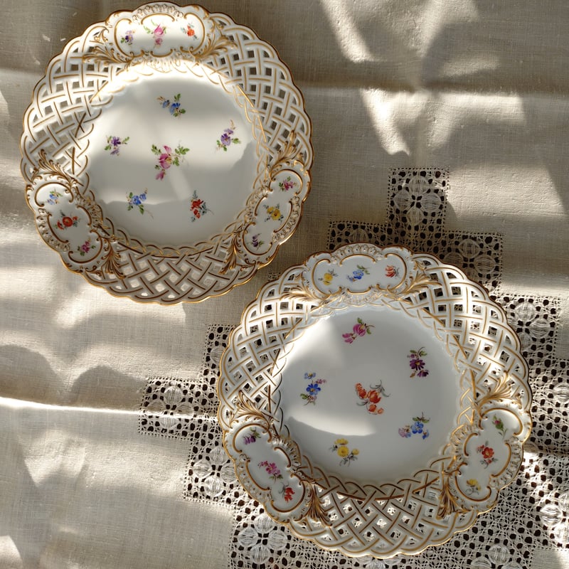 2枚セット1924年以前Meissen色小花のレース金彩プレート直径約21㎝D