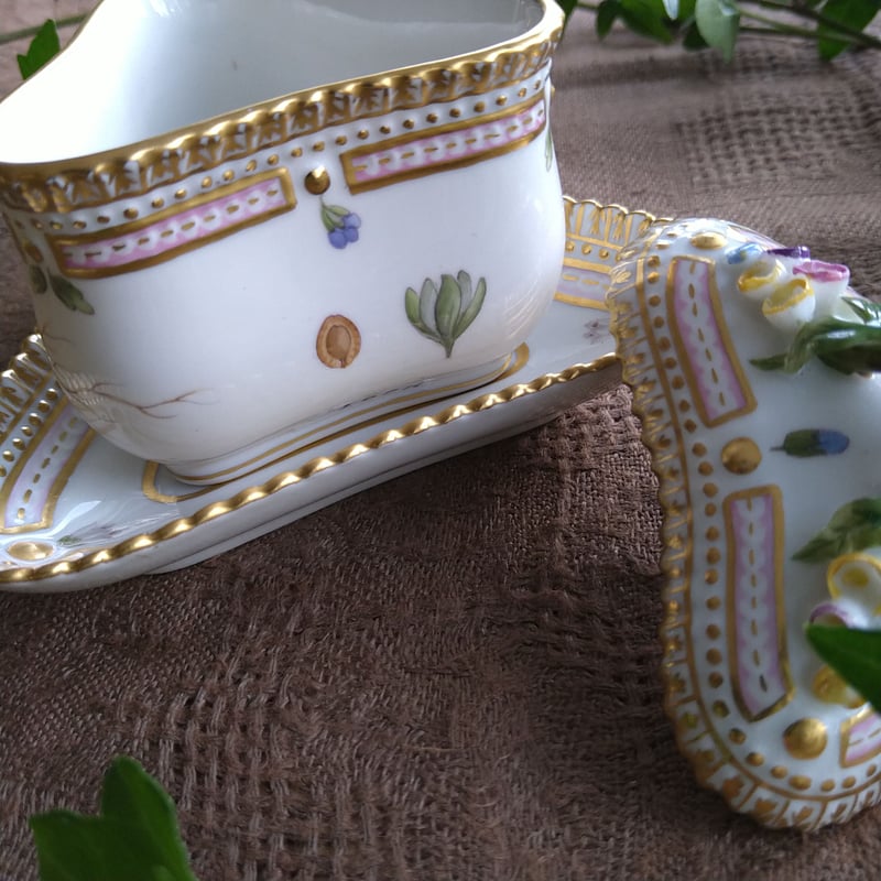 ロイヤルコペンハーゲン フローラダニカ カスタードカップ＆ソーサー 三角 金彩 ロイヤルコペンハーゲン フローラダニカ カスタードカップ