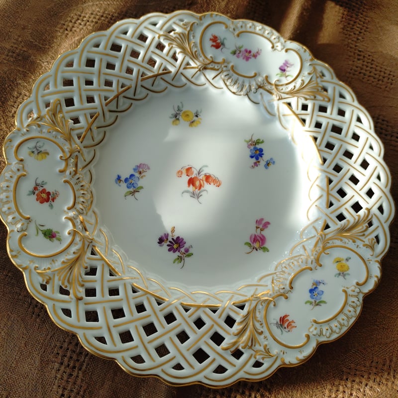 2枚セット1924年以前Meissen色小花のレース金彩プレート直径約21㎝D