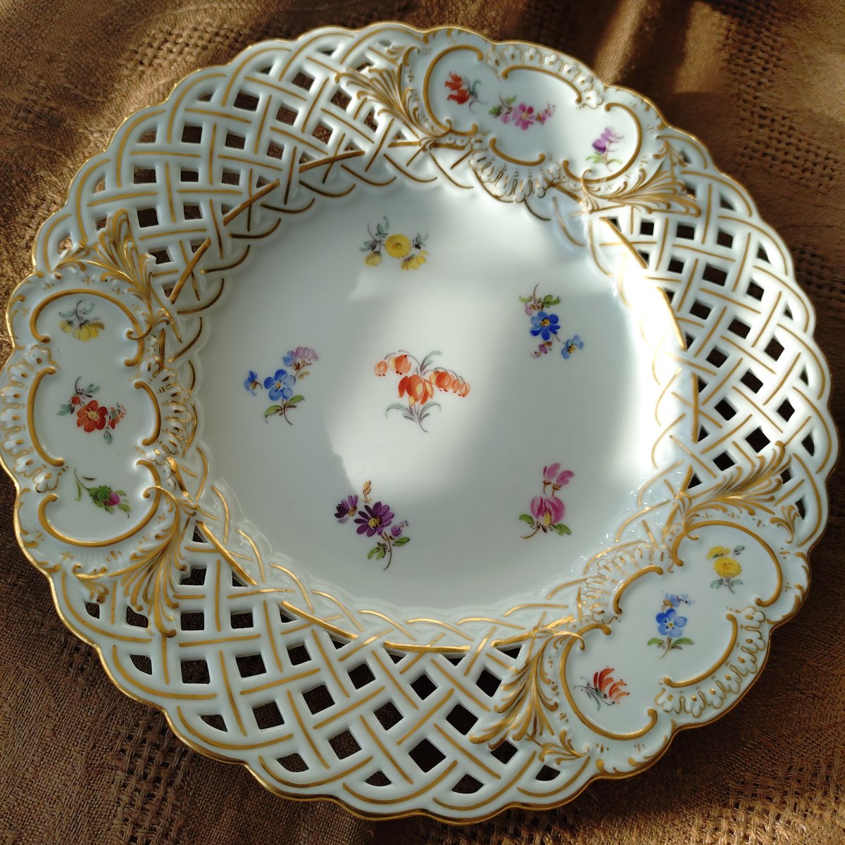 2枚セット1924年以前Meissen色小花のレース金彩プレート直径約21㎝D