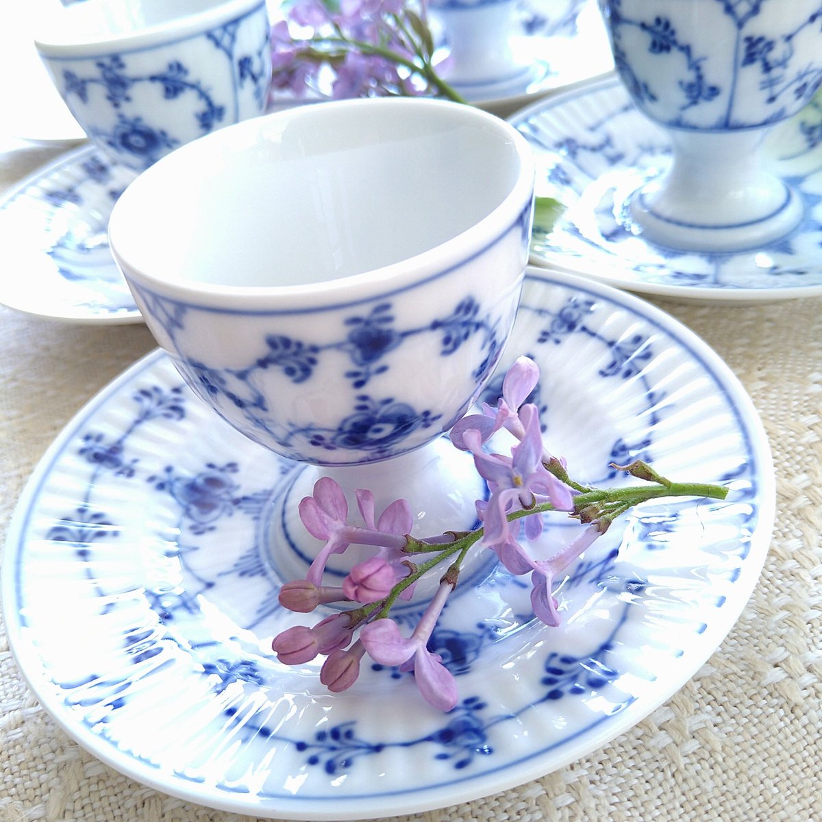 2級品です。1959年のプレイン皿付きのエッグスタンド