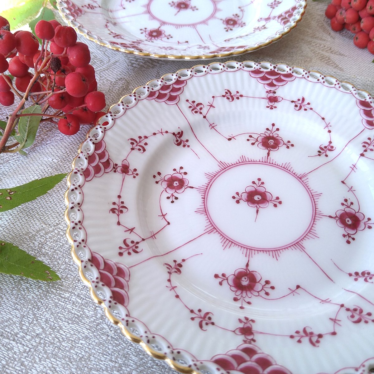 1924～1934年RoyalCopenhagenフルレース金彩バーガンディーの小さな