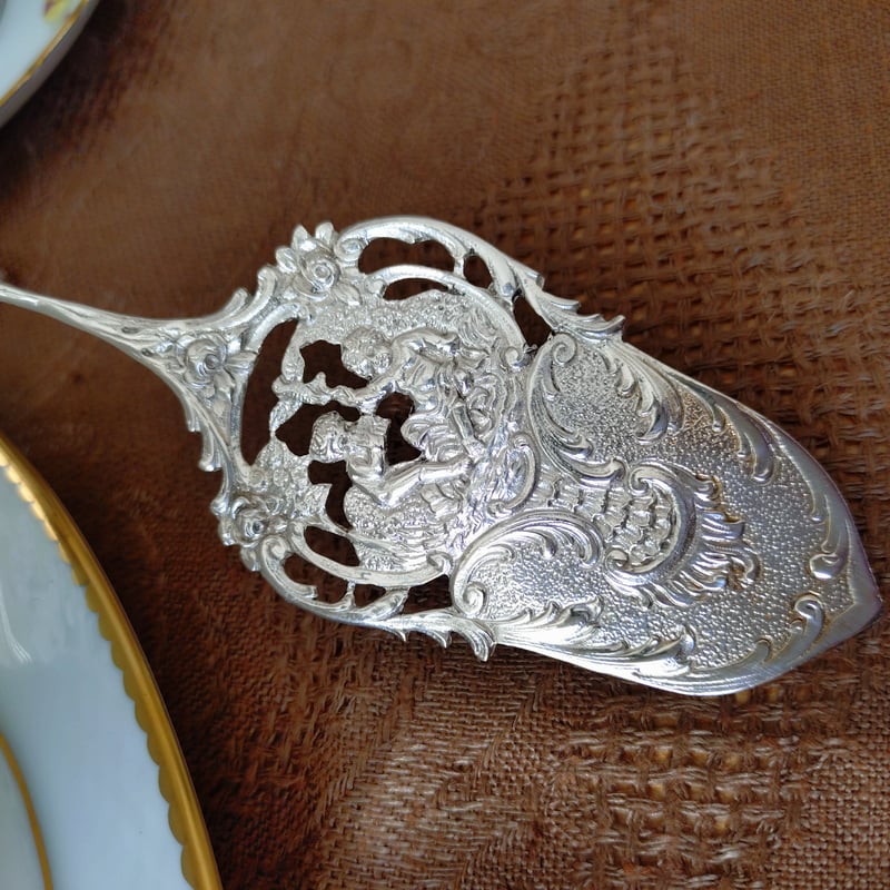 天使のシルバーケーキトングはシルバー830長さ約19.5㎝重さ約67g