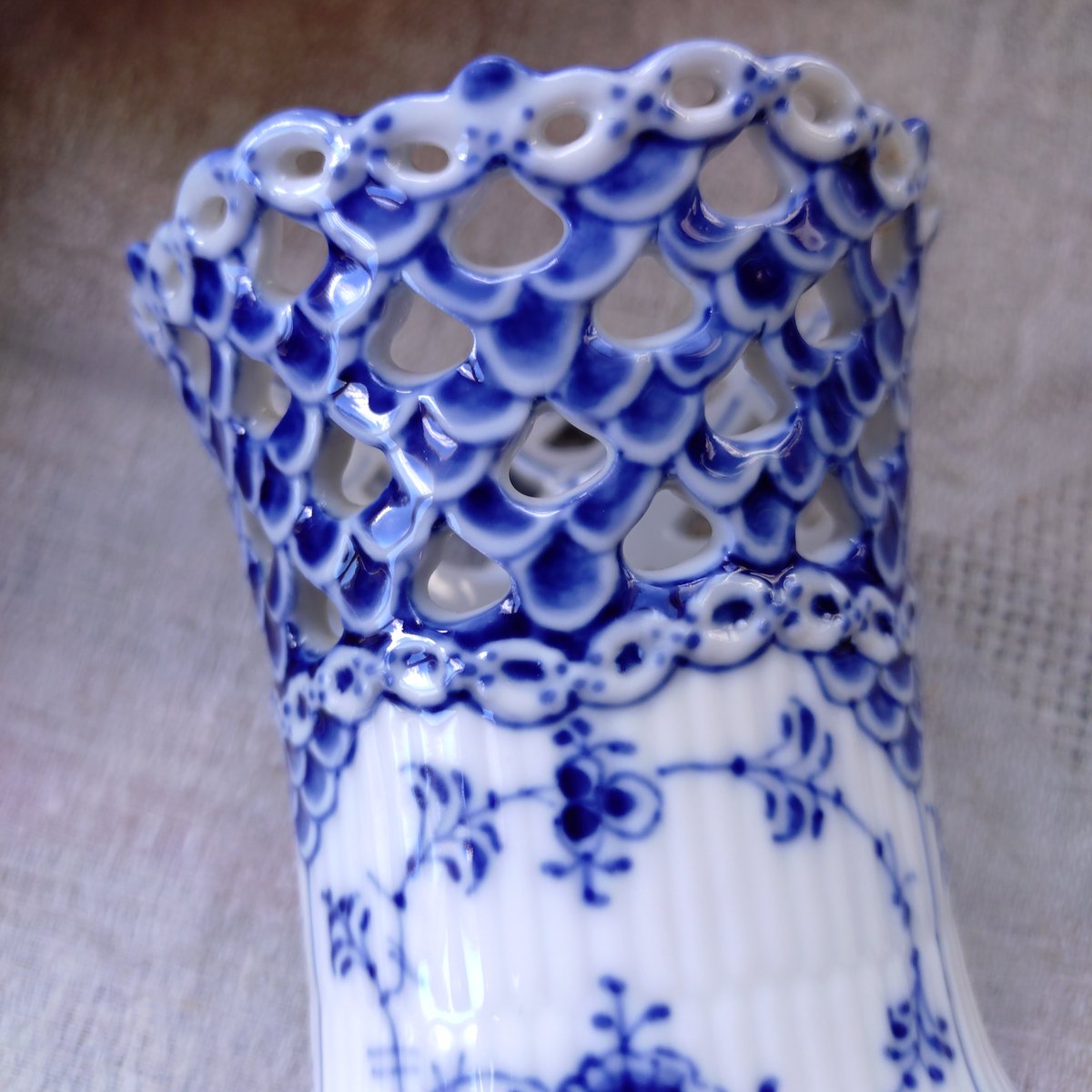 RoyalCopenhagenのシガレットホルダー(大)型番号1016、高さ約