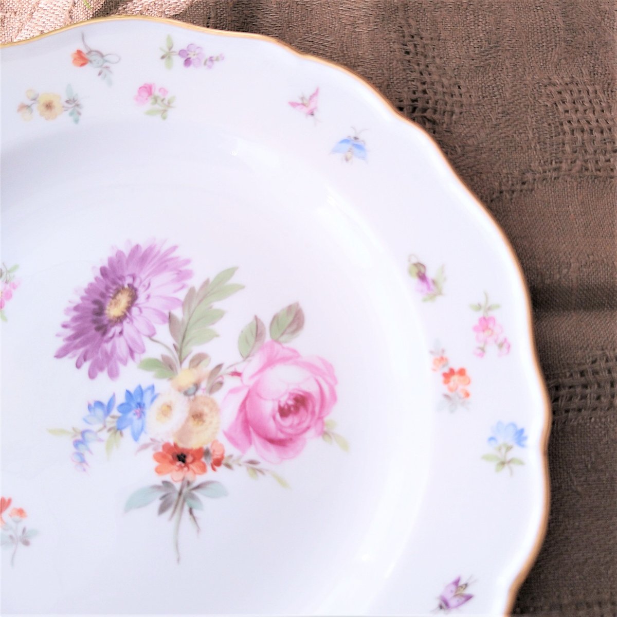 1860～1924年Meissen花と昆虫の絵の前菜皿21㎝D紫のアスターとバラ