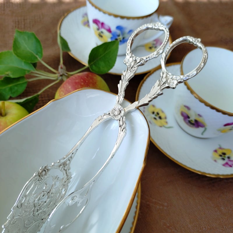 天使のシルバーケーキトングはシルバー830長さ約19.5㎝重さ約67g