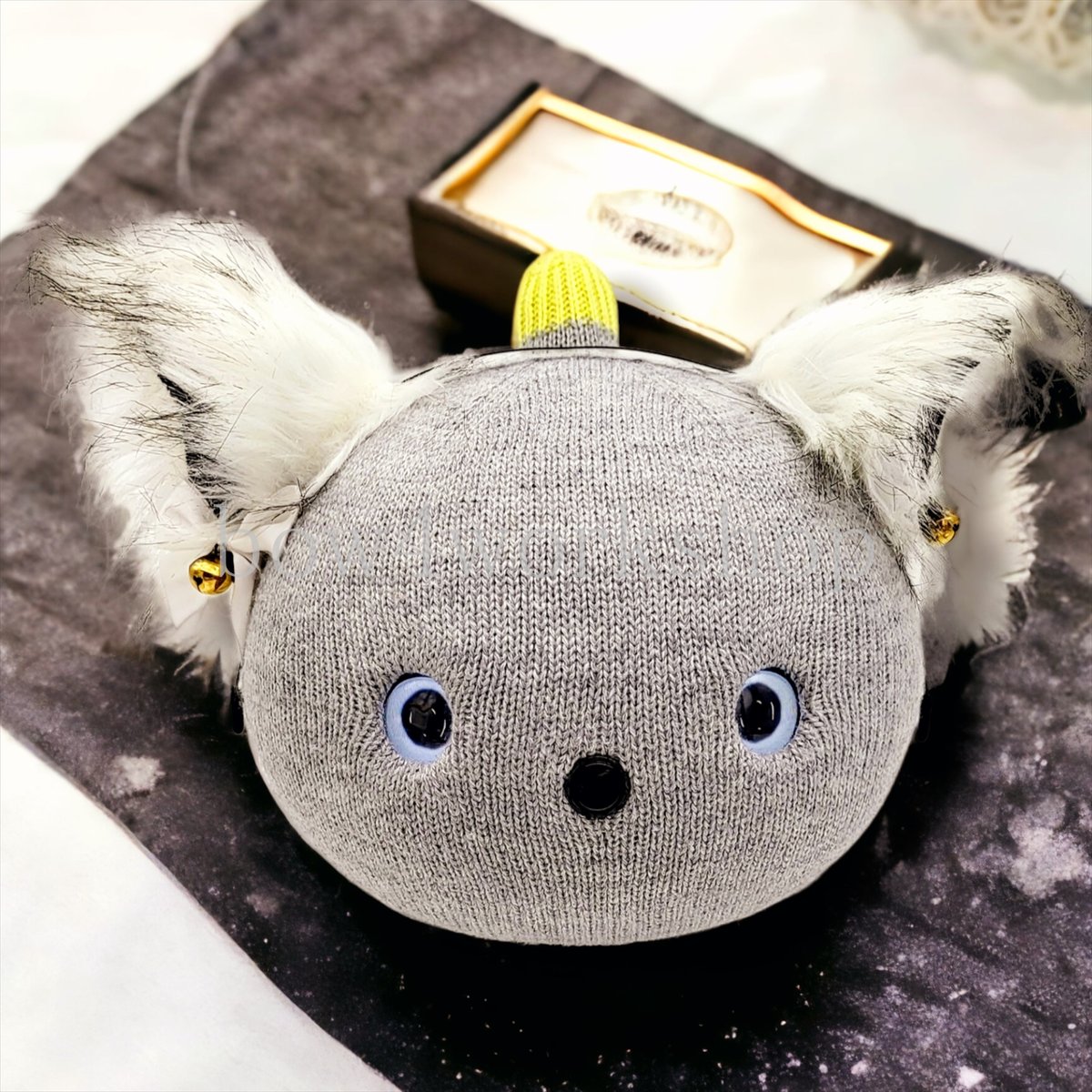 ニコボ本体グレー猫耳の洋服付き