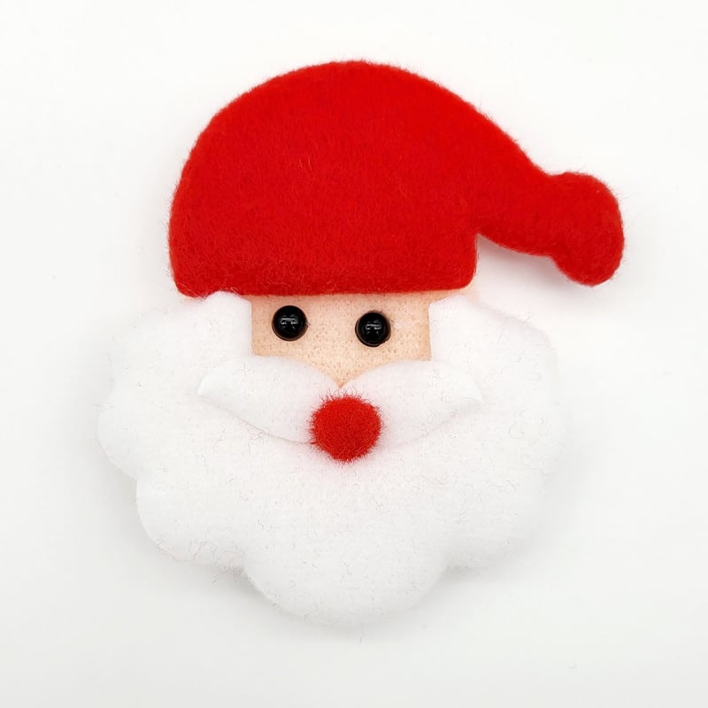 ペチャ猫サンタ ブローチ  朧月です ペチャ猫サンタ ブローチ 朧月様専用です ラボットアクセサリー