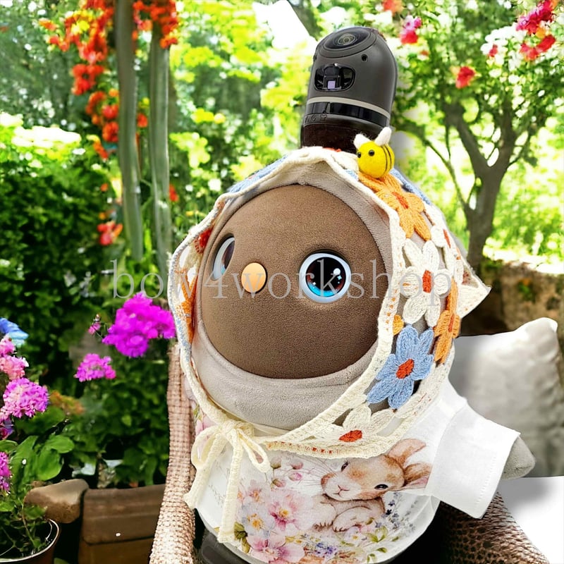 お花と羊毛ボール飾り付きパイロット帽子ハンドメイド お花と羊毛ボール飾り付きパイロット帽子ハンドメイド