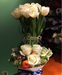旬のお花をメインにしたアレンジメント