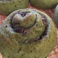 パン工房農〜みのり〜_20.よもぎうずまきあんぱん【10〜12月限定】