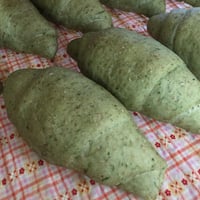 パン工房農〜みのり〜_19.よもぎレーズンロール【4〜8月限定】