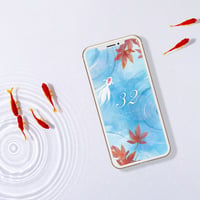 【金運招く白金魚と紅葉モミジ＋数字32】秋色に染まる癒しの水面🍁金運と心を整える開運スマホ壁紙🐟✨