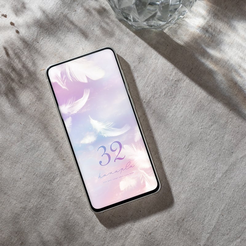 天使の白い羽根ピンクパープル＋数字32】癒しと願いを運ぶスマホ壁紙