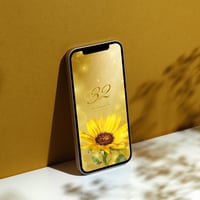【ゴールドオーラ大輪ひまわり＋数字32】幸運を引き寄せる✨金色の光に包まれた開運スマホ壁紙🌞毎日がもっと輝く待ち受け画像🌟