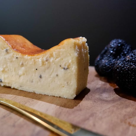 ■Master's cheesecake / Black Truffle（パウンド型/5〜6名様分）『完全受注生産』黒トリュフ香る優しさと芳醇な味わい。