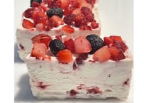 ■Very&Berry / ベリー＆ベリーレアチーズケーキ（パウンド型/5〜6名様分）