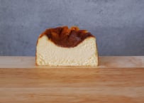 ■Basque cheesecake / バスクチーズケーキ（ミディアム/1〜3名様分）『ゴロっとトロっと』濃厚さと焦げ目とのバランスが絶妙。