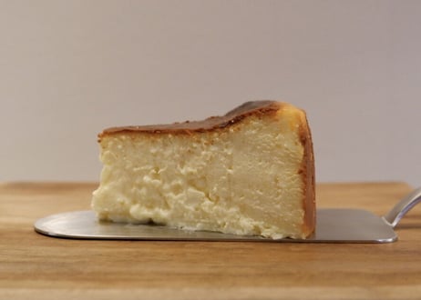 ■Basque cheesecake / バスクチーズケーキ（4号/4〜6名様分）『ゴロっとトロっと』濃厚さと焦げ目とのバランスが絶妙。