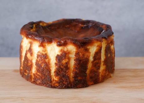 ■Basque cheesecake / バスクチーズケーキ（4号/4〜6名様分）『ゴロっとトロっと』濃厚さと焦げ目とのバランスが絶妙。