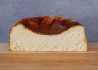 ■Basque cheesecake / バスクチーズケーキ（5号/6〜8名様分）『ゴロっとトロっと』濃厚さと焦げ目とのバランスが絶妙。