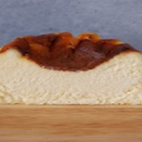 ■Basque cheesecake/バスクチーズケーキ（5号/6〜8名様分）『ゴロっとトロっと』濃厚さと焦げ目とのバランスが絶妙。