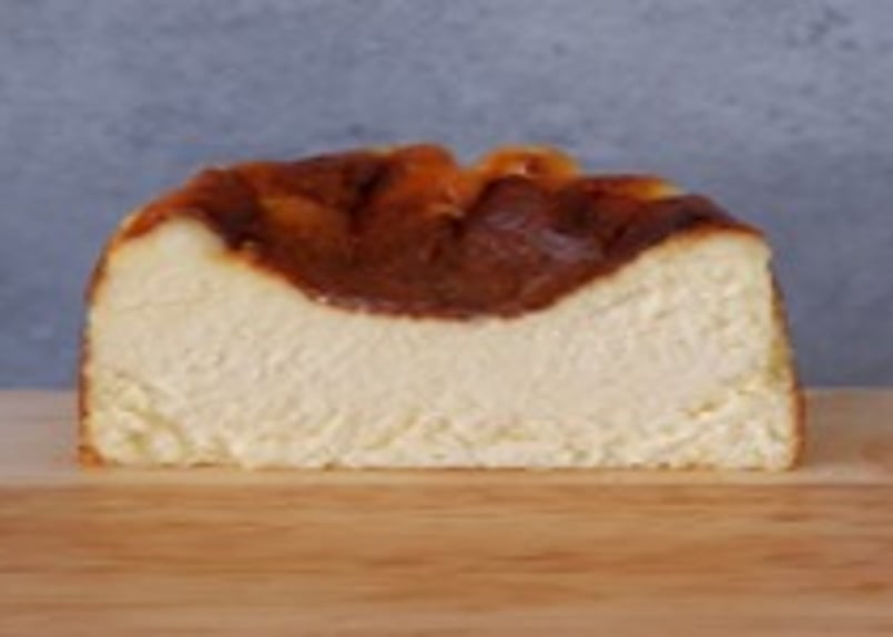□Basque cheesecake / バスクチーズケーキ（5号/6〜8名様分