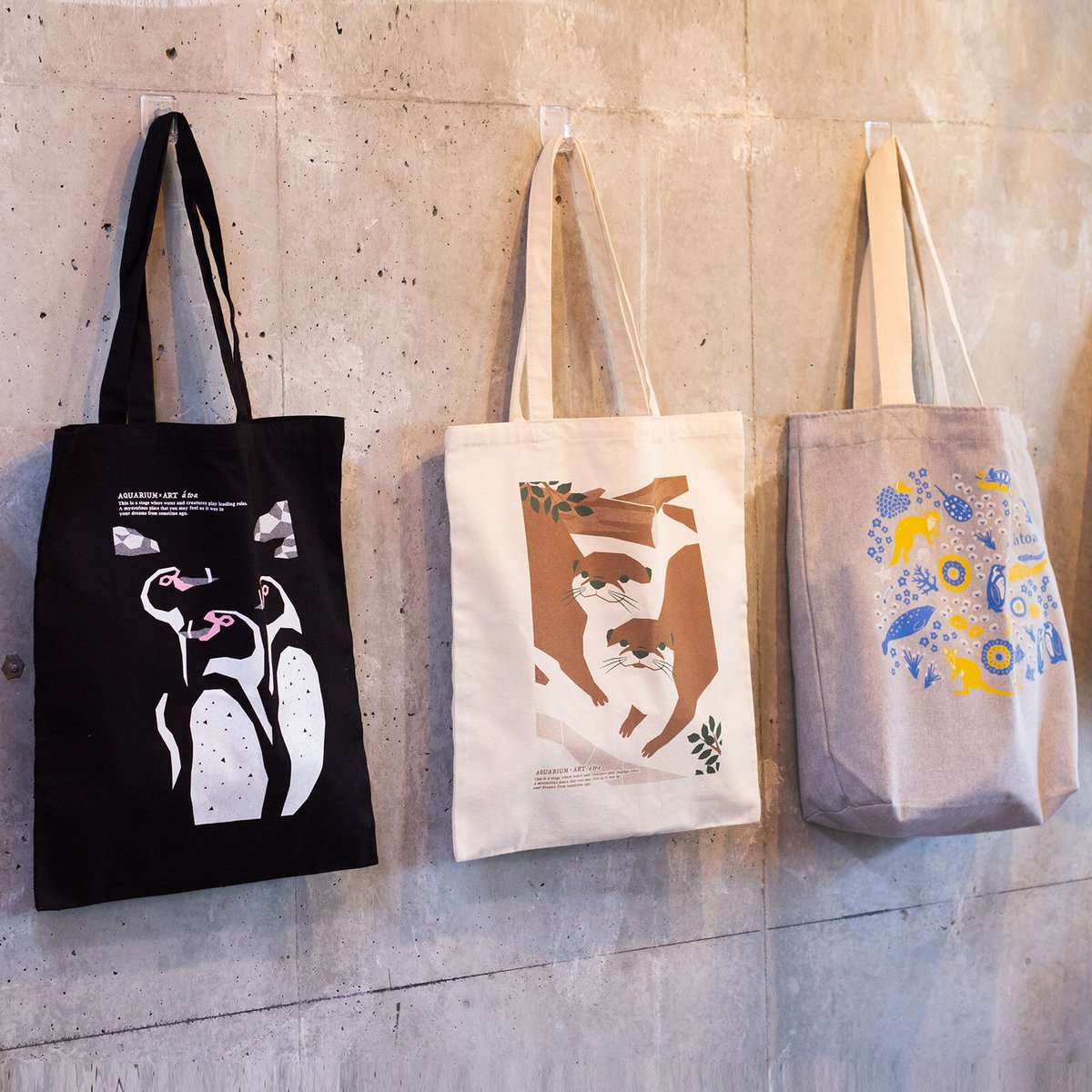 キャンバスバッグLL Waterscape カワウソ | átoa MUSEUM SHOP ア