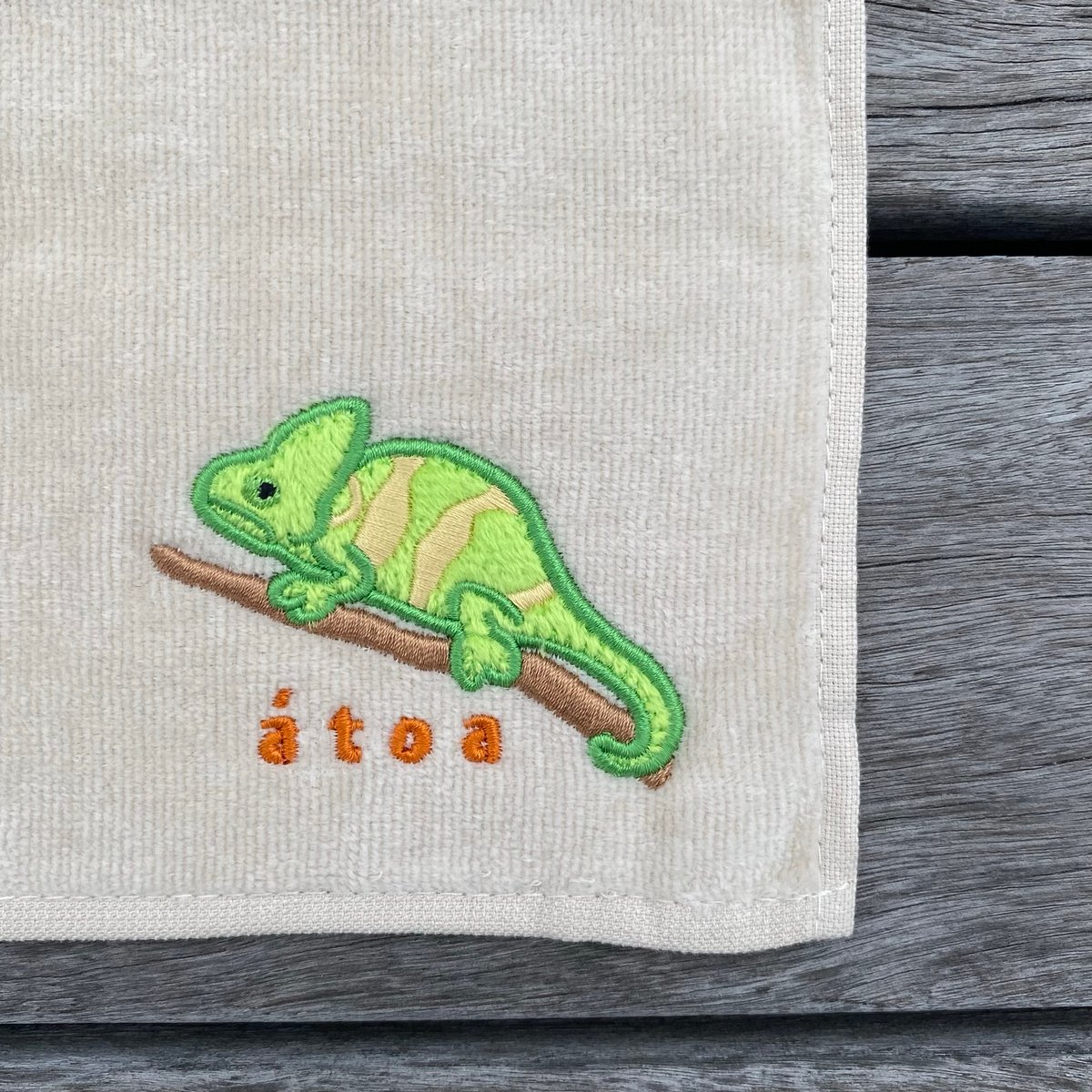HEUGNハンカチ 刺繍タオルハンカチ エボシカメレオン | átoa MUSEUM SHOP アトア