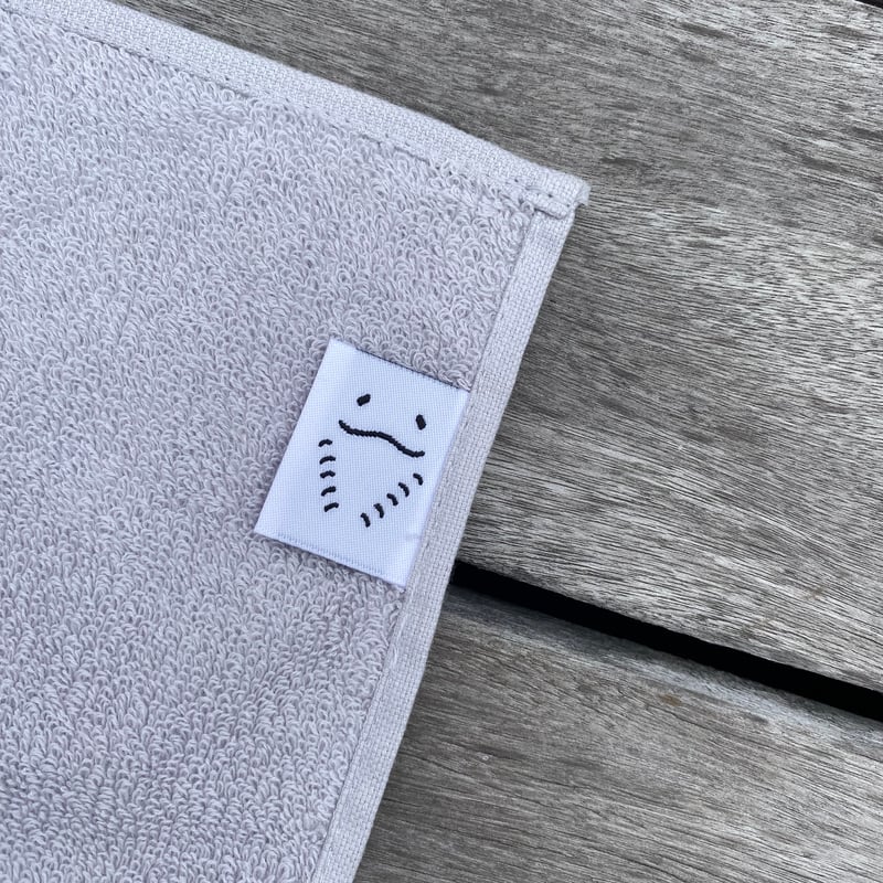 刺繍タオルハンカチ ポルカドットスティングレイ | átoa MUSEUM SHOP