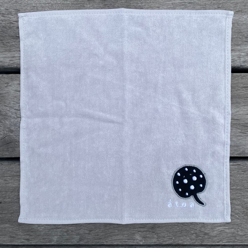 刺繍タオルハンカチ ポルカドットスティングレイ | átoa MUSEUM