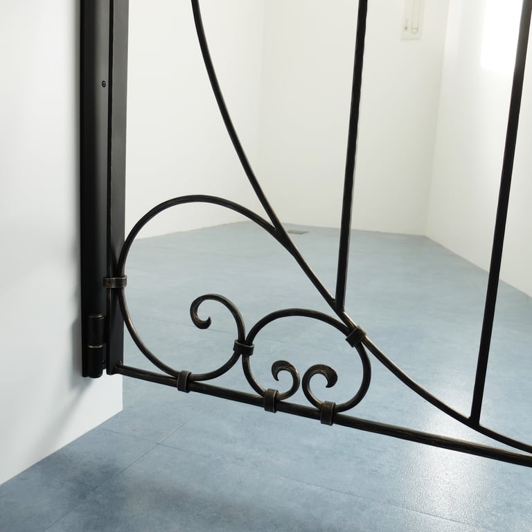 Arabesque Gate 12