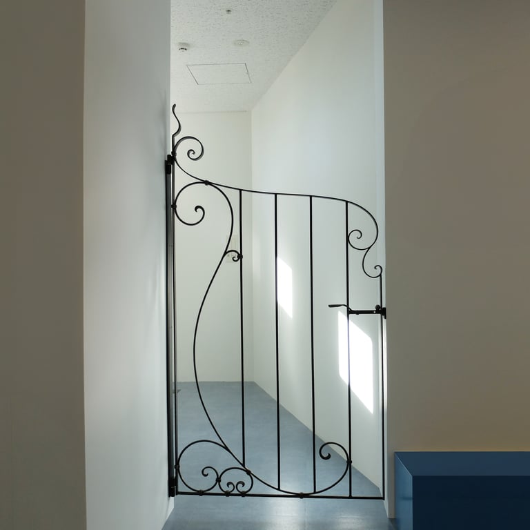 Arabesque Gate 14