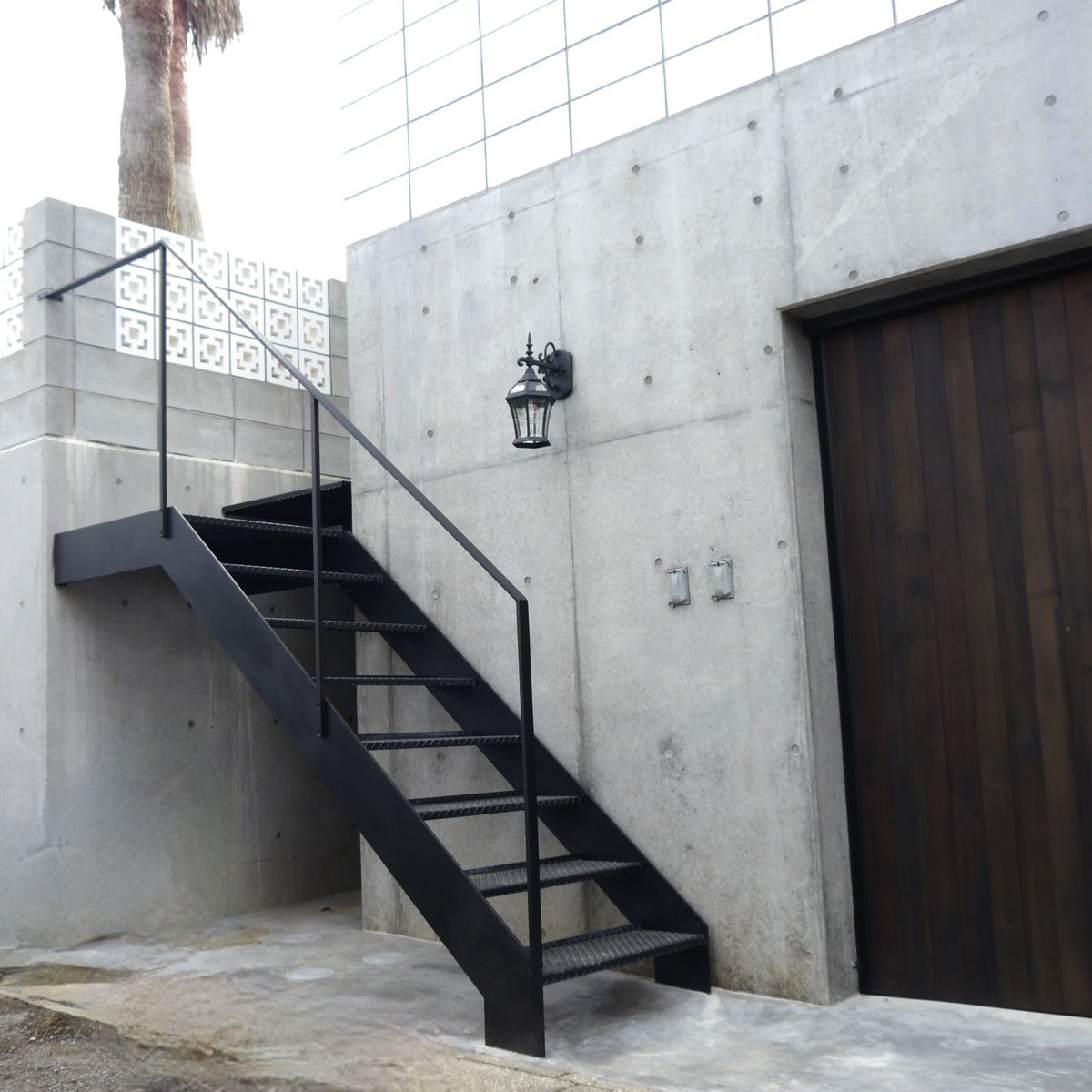 鉄骨外階段 -かね折れ-】オーダーメイド｜スケルトン階段｜外階段