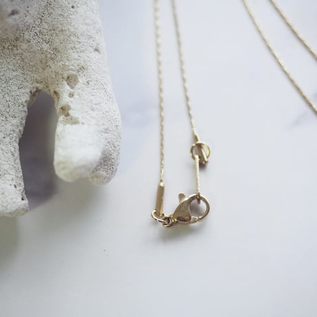 white aragonite plastics necklace