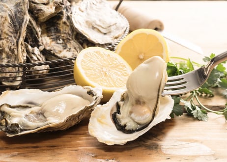 次シーズン11月販売開始予定　サロマ湖産　2年牡蠣2kg (約16粒前後）