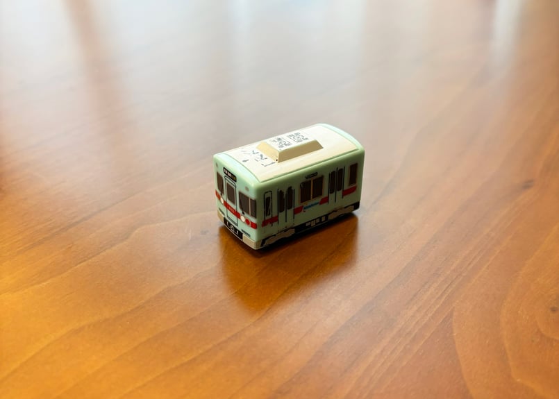 観光列車グッズ】走る電車型キーホルダー(6050形 塗装