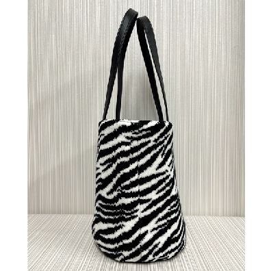 ファーバック -Zebra- | Fave