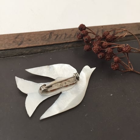 bird brooch / アンティークシェルバードブローチ
