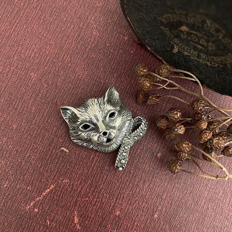 cat brooch アンティークねこブローチ シルバーキャットブローチ | cocon