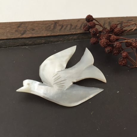 bird brooch / アンティークシェルバードブローチ