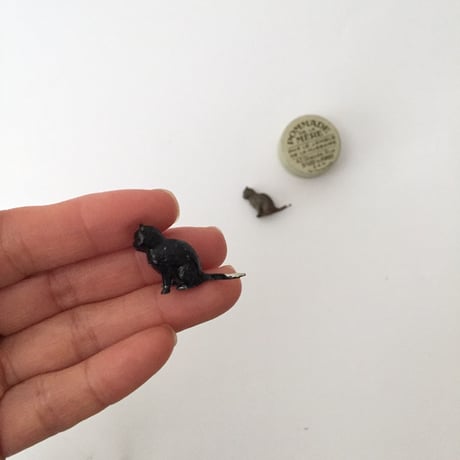 black cat lead figure / 鉄のねこフィギュリン