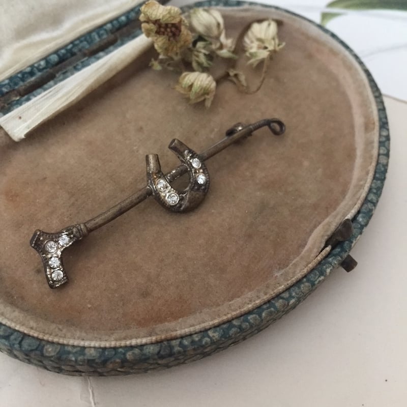 【あい】pumpkin赤、馬の蹄ブローチ あい】pumpkin赤、馬の蹄ブローチ あい】pumpkin赤、馬の蹄