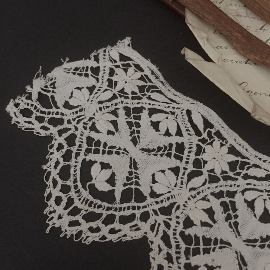 アンティーク 刺繍ガロンレース&ブルージュレース 付け襟 細畝ピケドプロヴァンス アンティーク 刺繍ガロンレース&ブルージュレース 付け襟 細畝ピケド