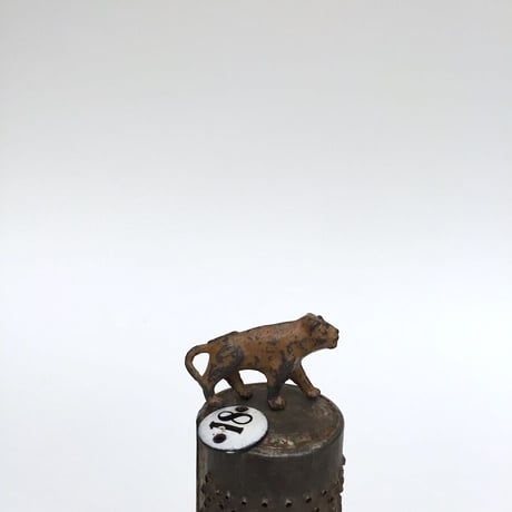 tiger  lead figure フィギュリン　鉄のトラおきもの  鉄の動物おもちゃ